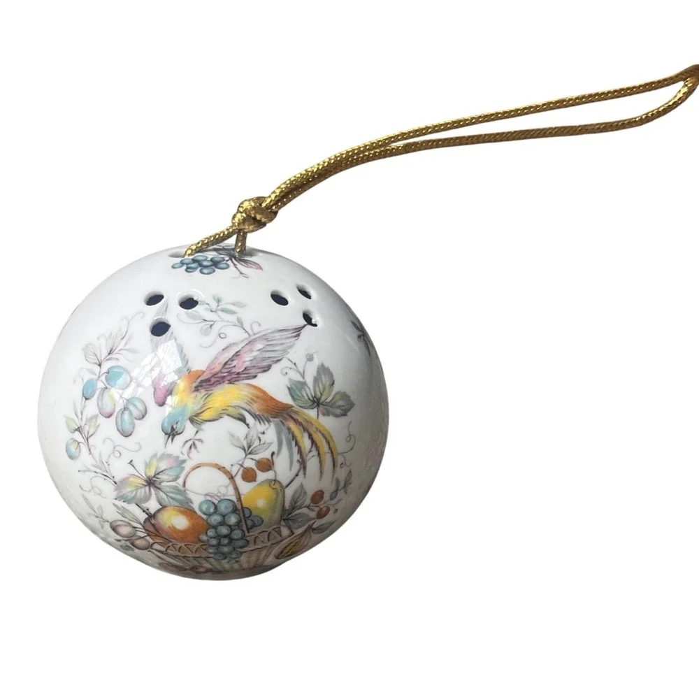 Staffordshire‎ Bone China Pomander Woods of Windsor White Bird Fruit Ornament